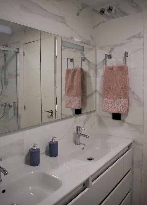 Appartamento Vivienda Alameda De Santiago San Giacomo di Compostella Esterno foto