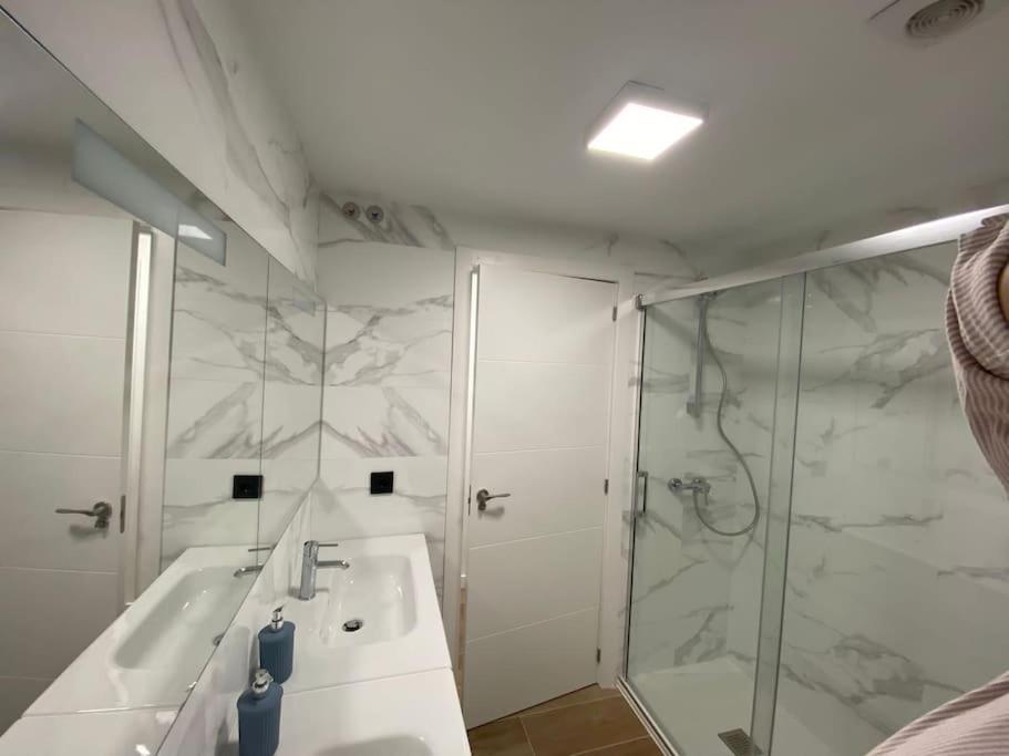 Appartamento Vivienda Alameda De Santiago San Giacomo di Compostella Esterno foto
